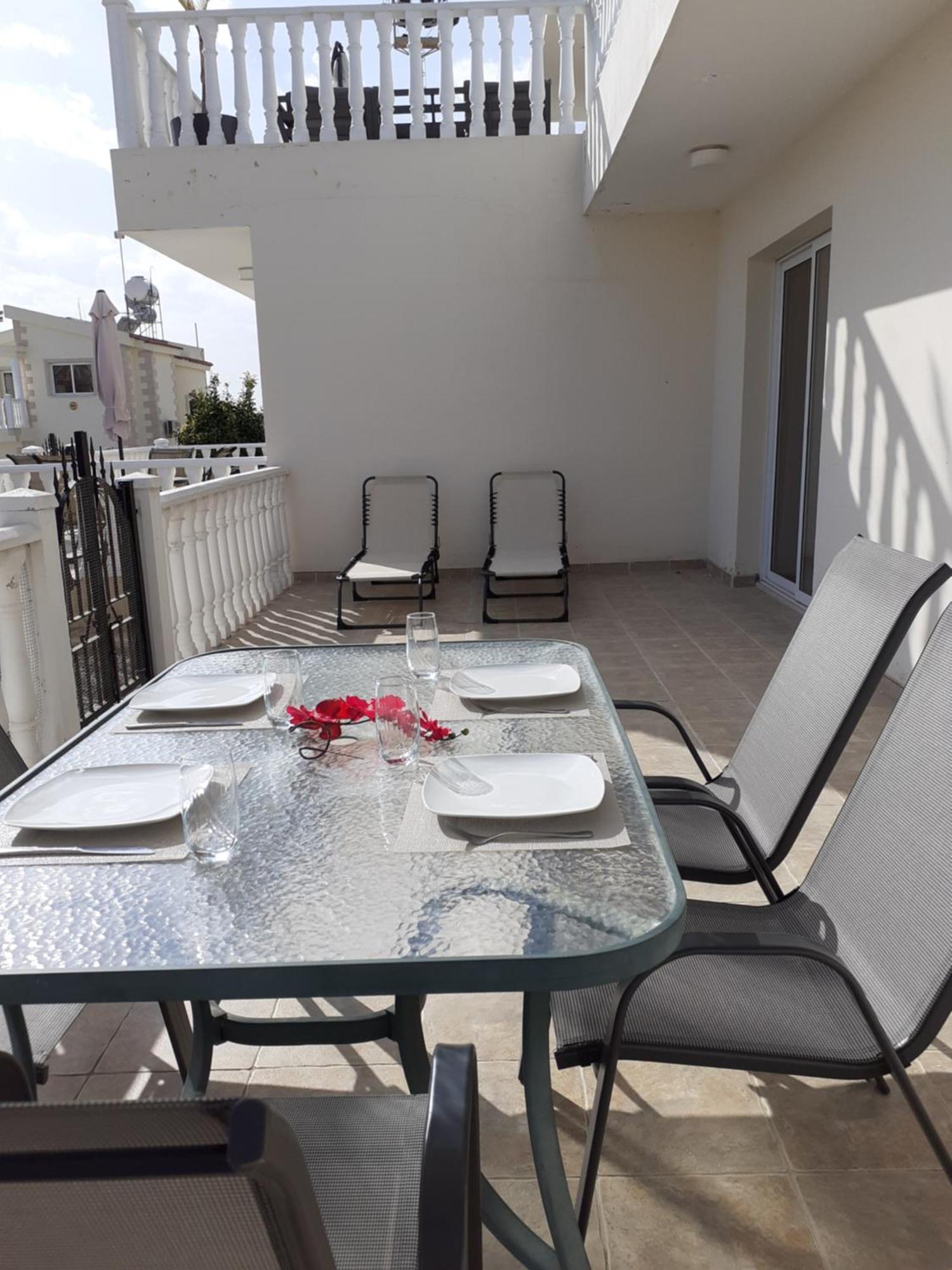 Luxury Cozy Near Nissi Apartment